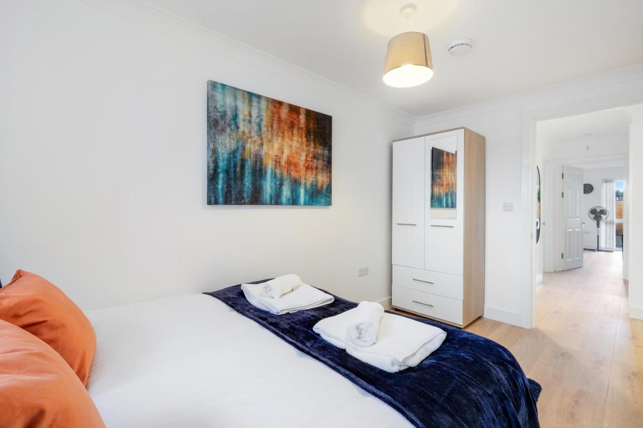 Pinewood Studios, Iver Slough Heathrow 1 & 2 Bedroom Apartments With Parking By Arista Living Luaran gambar
