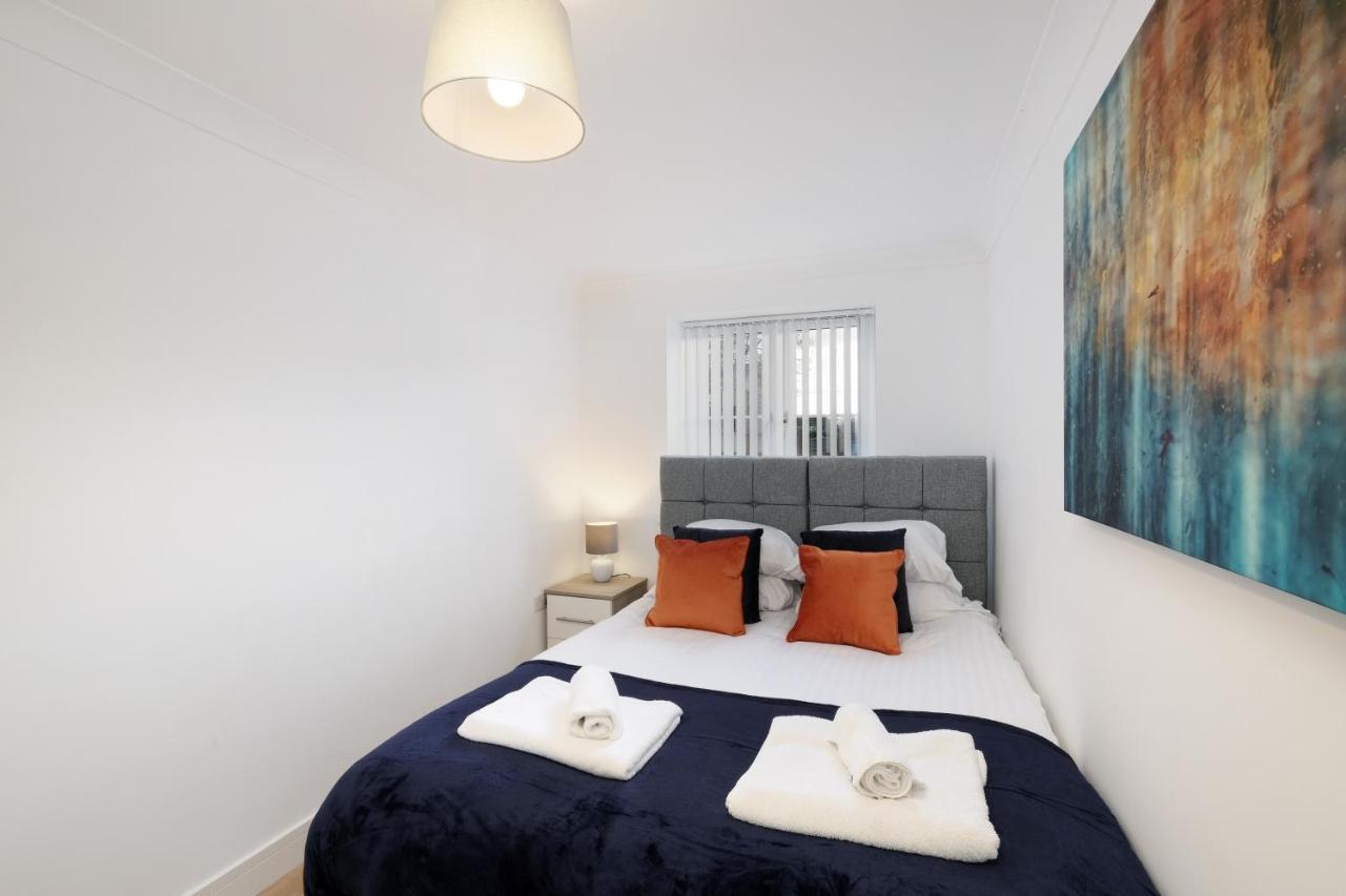 Pinewood Studios, Iver Slough Heathrow 1 & 2 Bedroom Apartments With Parking By Arista Living Luaran gambar