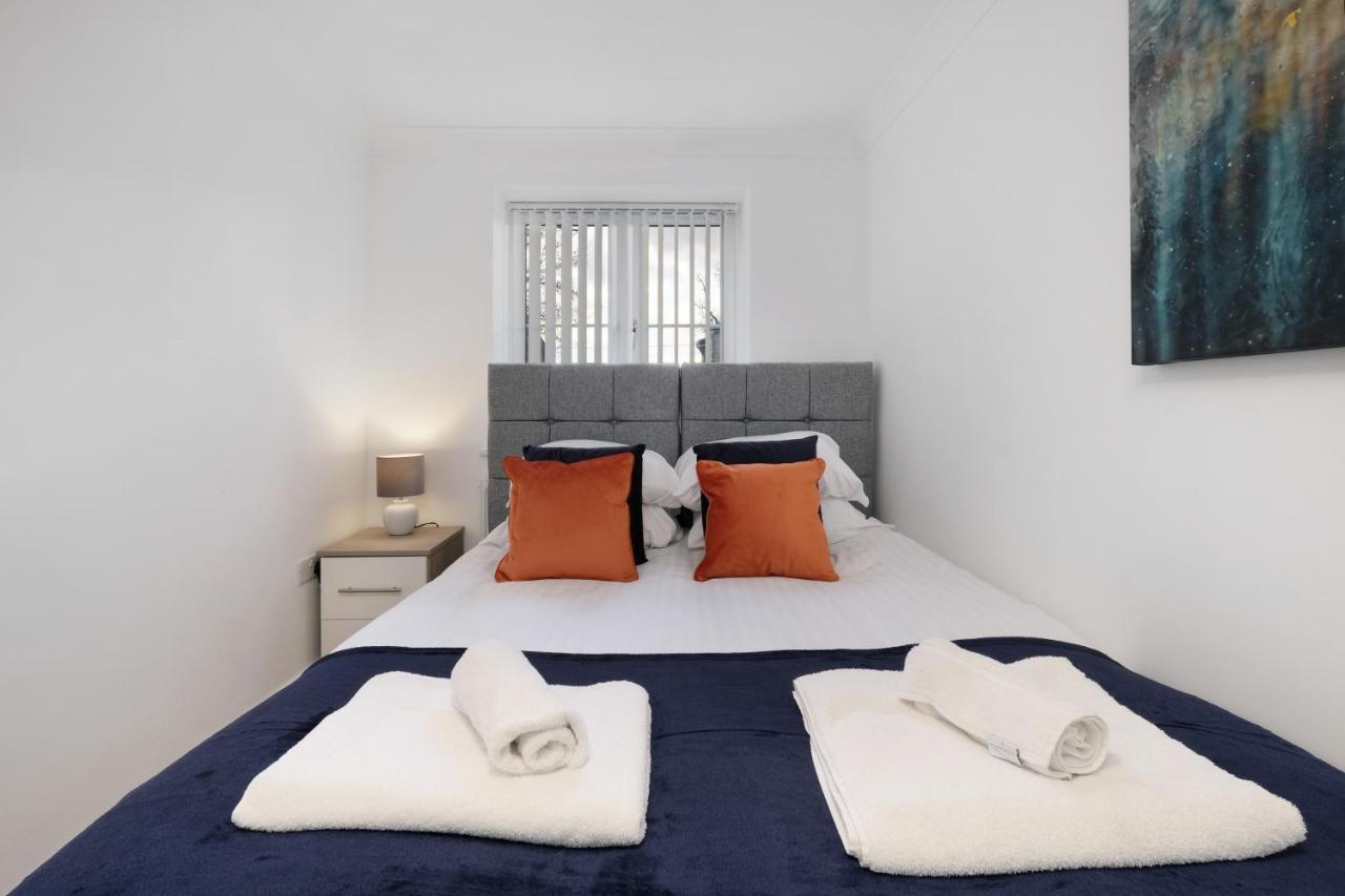 Pinewood Studios, Iver Slough Heathrow 1 & 2 Bedroom Apartments With Parking By Arista Living Luaran gambar