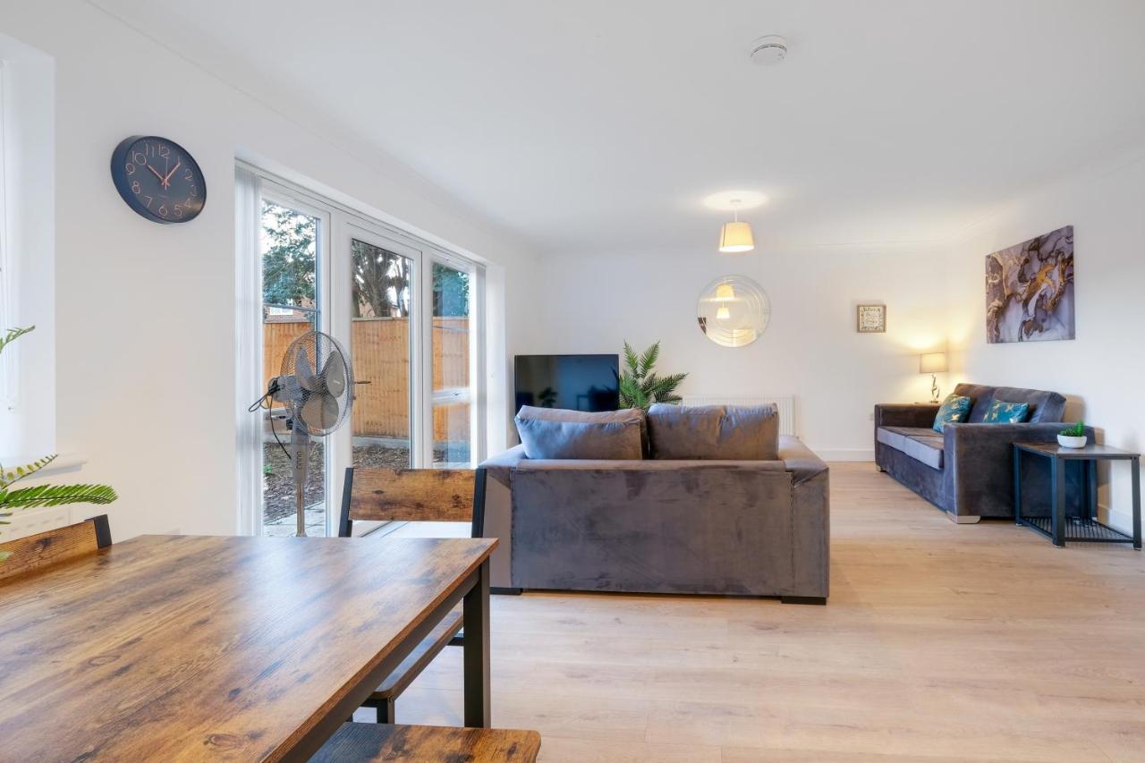 Pinewood Studios, Iver Slough Heathrow 1 & 2 Bedroom Apartments With Parking By Arista Living Luaran gambar