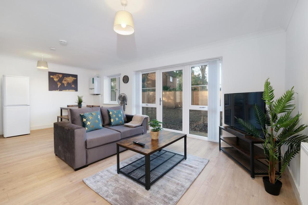 Pinewood Studios, Iver Slough Heathrow 1 & 2 Bedroom Apartments With Parking By Arista Living Luaran gambar