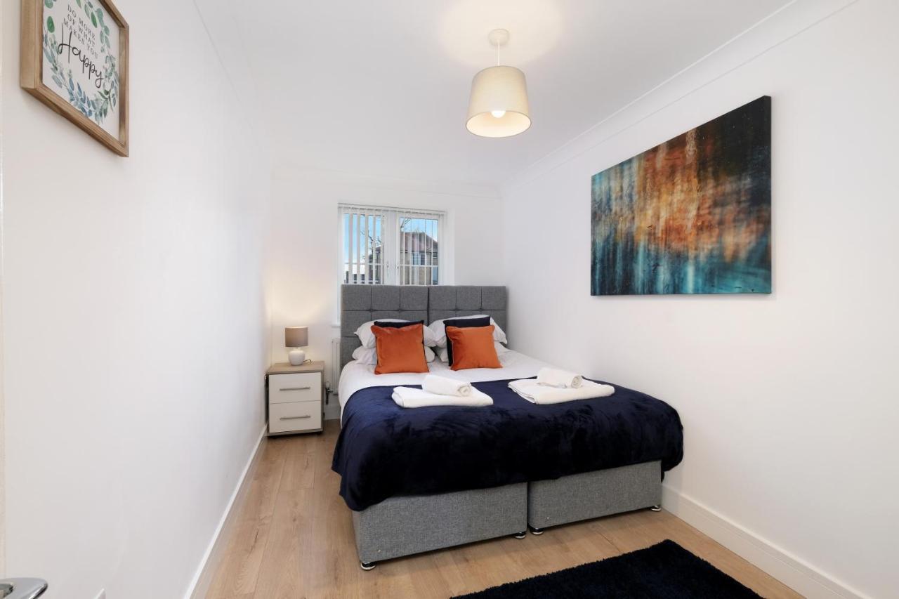 Pinewood Studios, Iver Slough Heathrow 1 & 2 Bedroom Apartments With Parking By Arista Living Luaran gambar