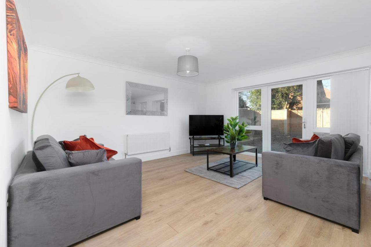 Pinewood Studios, Iver Slough Heathrow 1 & 2 Bedroom Apartments With Parking By Arista Living Luaran gambar
