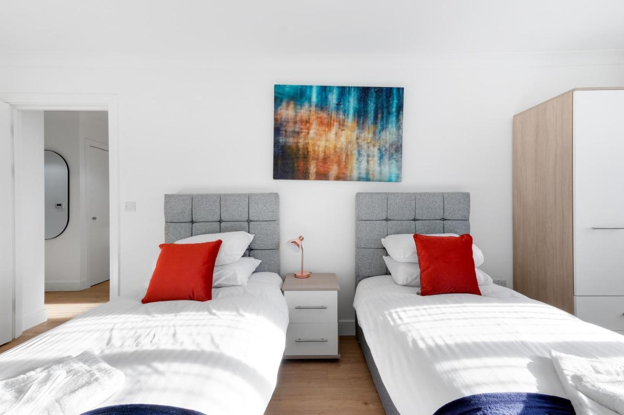 Pinewood Studios, Iver Slough Heathrow 1 & 2 Bedroom Apartments With Parking By Arista Living Luaran gambar