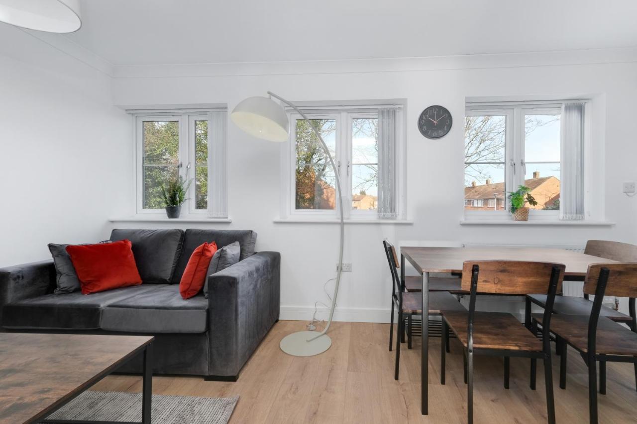 Pinewood Studios, Iver Slough Heathrow 1 & 2 Bedroom Apartments With Parking By Arista Living Luaran gambar