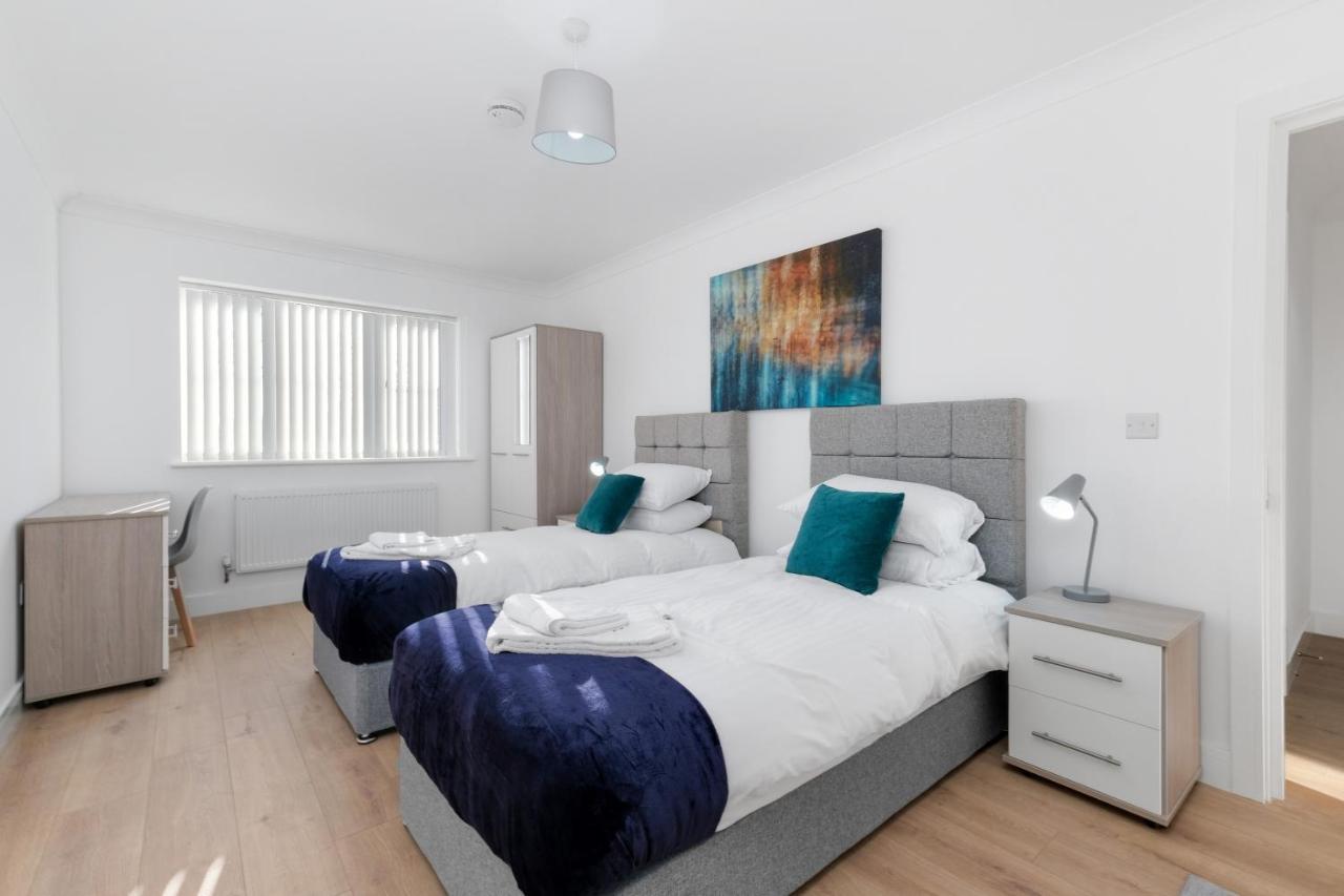 Pinewood Studios, Iver Slough Heathrow 1 & 2 Bedroom Apartments With Parking By Arista Living Luaran gambar