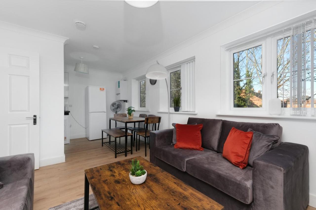 Pinewood Studios, Iver Slough Heathrow 1 & 2 Bedroom Apartments With Parking By Arista Living Luaran gambar