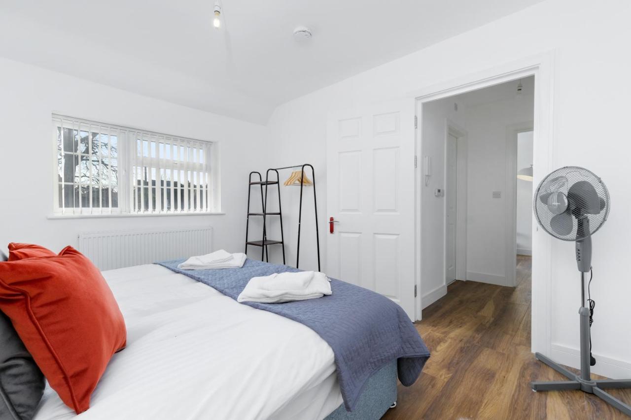 Pinewood Studios, Iver Slough Heathrow 1 & 2 Bedroom Apartments With Parking By Arista Living Luaran gambar