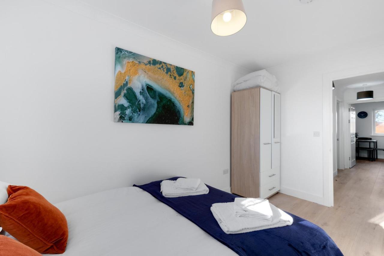 Pinewood Studios, Iver Slough Heathrow 1 & 2 Bedroom Apartments With Parking By Arista Living Luaran gambar
