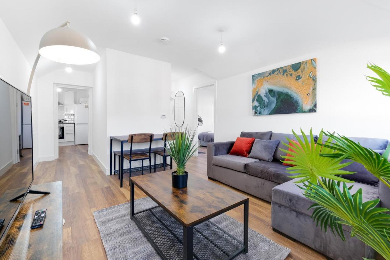 Pinewood Studios, Iver Slough Heathrow 1 & 2 Bedroom Apartments With Parking By Arista Living Luaran gambar