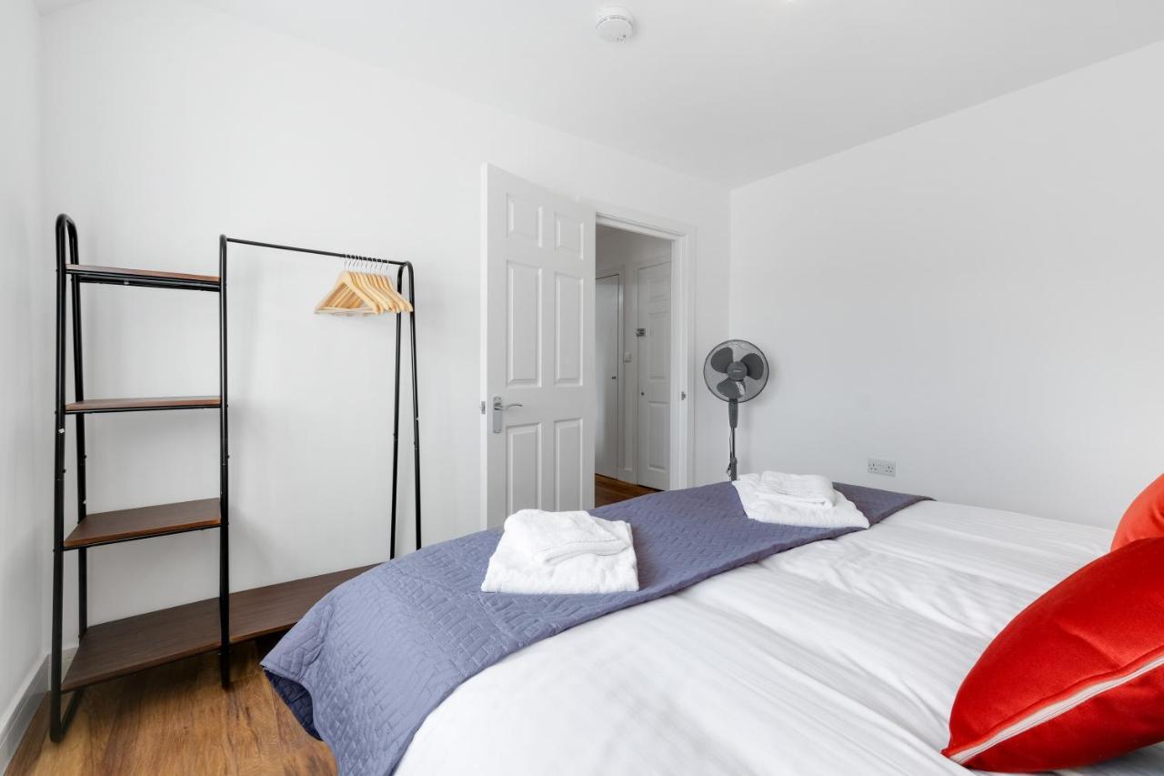 Pinewood Studios, Iver Slough Heathrow 1 & 2 Bedroom Apartments With Parking By Arista Living Luaran gambar