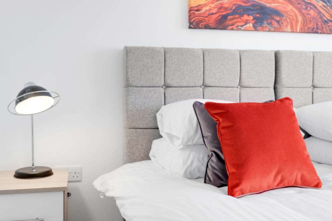 Pinewood Studios, Iver Slough Heathrow 1 & 2 Bedroom Apartments With Parking By Arista Living Luaran gambar